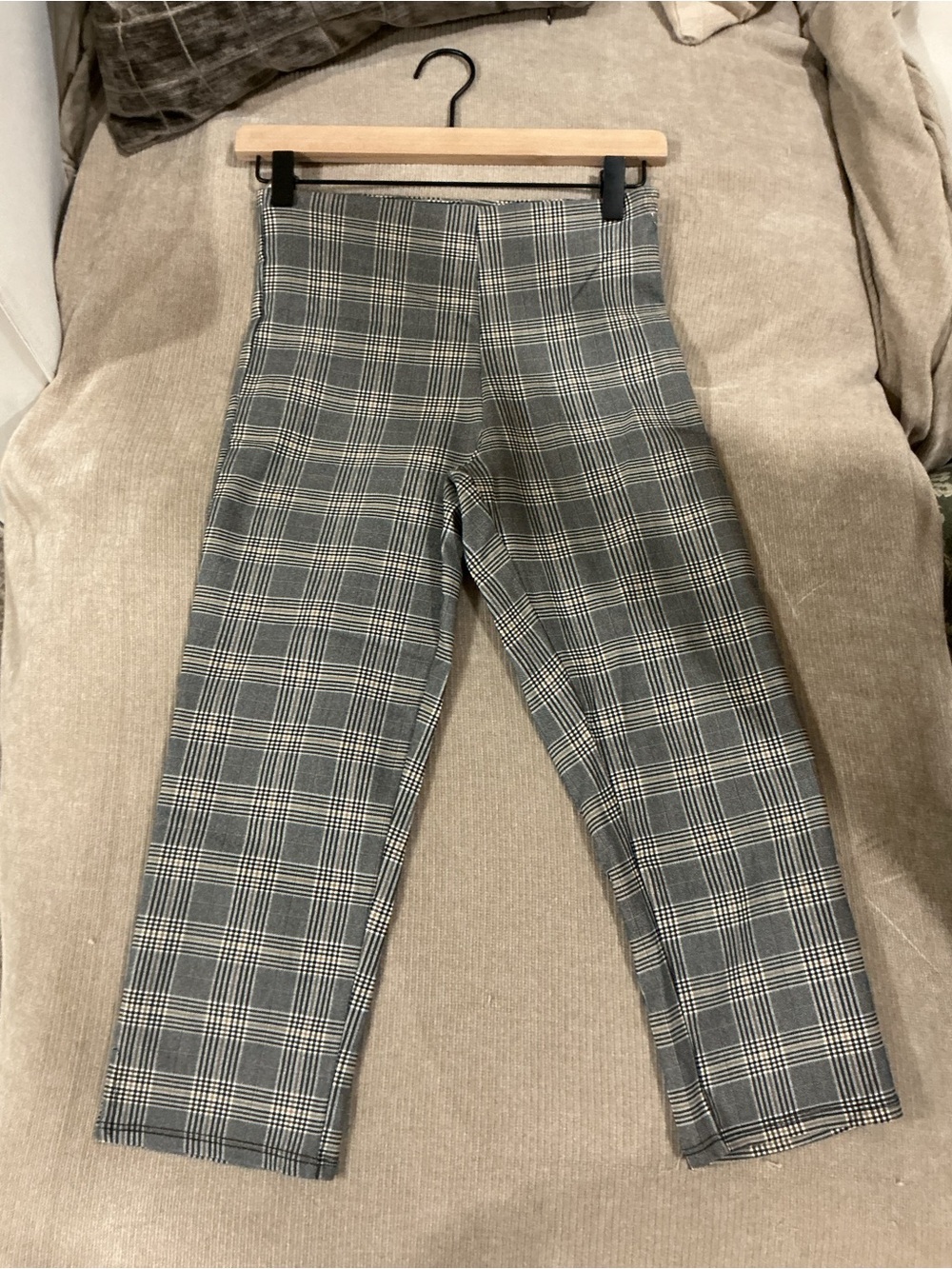 Women's Gray Plaid Straight-Leg Capris